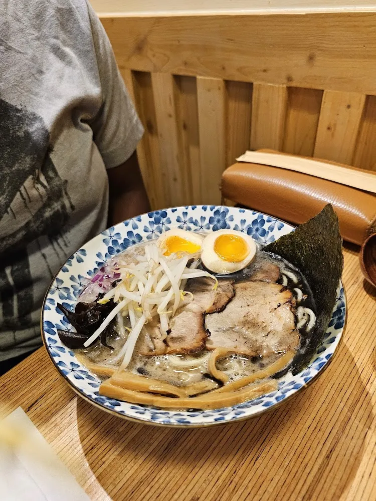Tonkutsu Kurogoma Ninniku Ramen